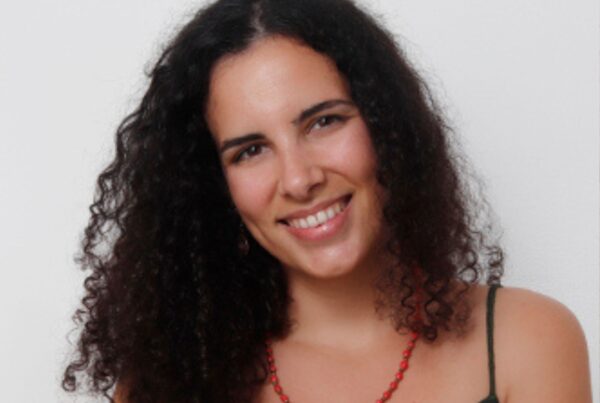 Claudia de la Higuera profesora de yoga en embarazo posparto y terapeuta